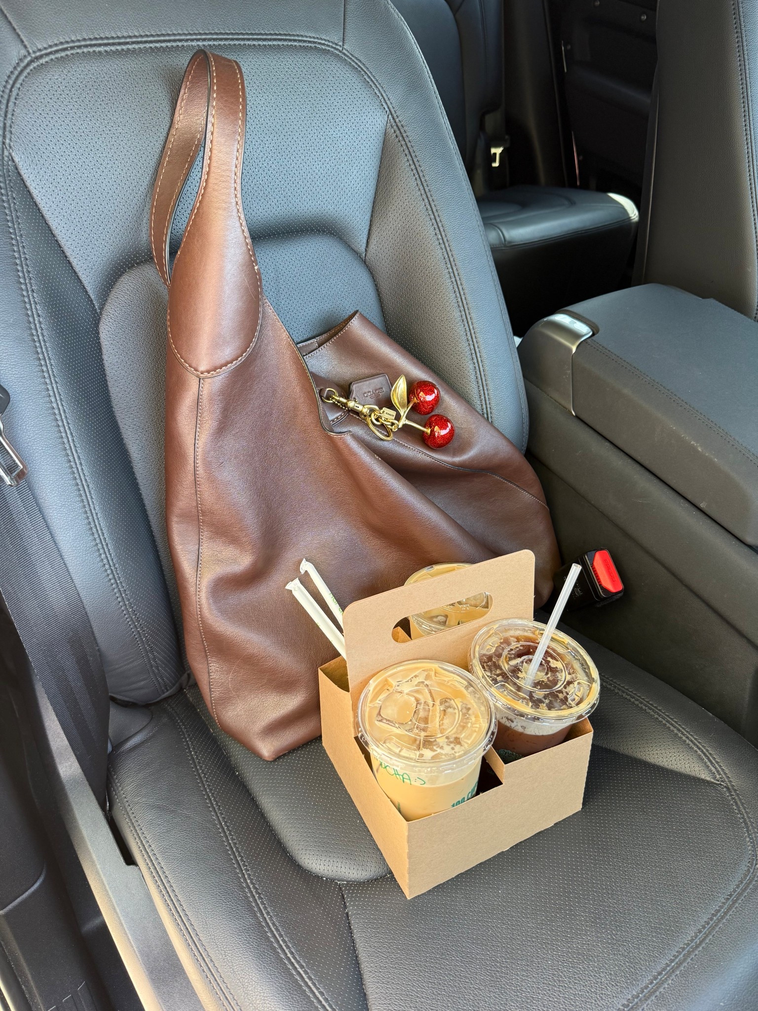 I ♥️ this bag - fits my laptop and anything else I need to throw in. This is the large Brooklyn bag (39) and I do love my cherry charm. #summerfav ;)🍒