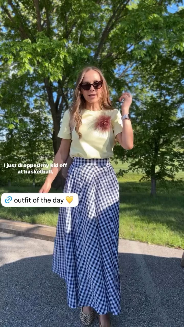 @amazon skirt (under $40) 
@Aritzia top (size xs) 
@Tuckernuck shoes (linked similar) 
@Quince bag
@Madewell sunglasses

#LTKootd #LTKgrwm #LTKdayinmylife