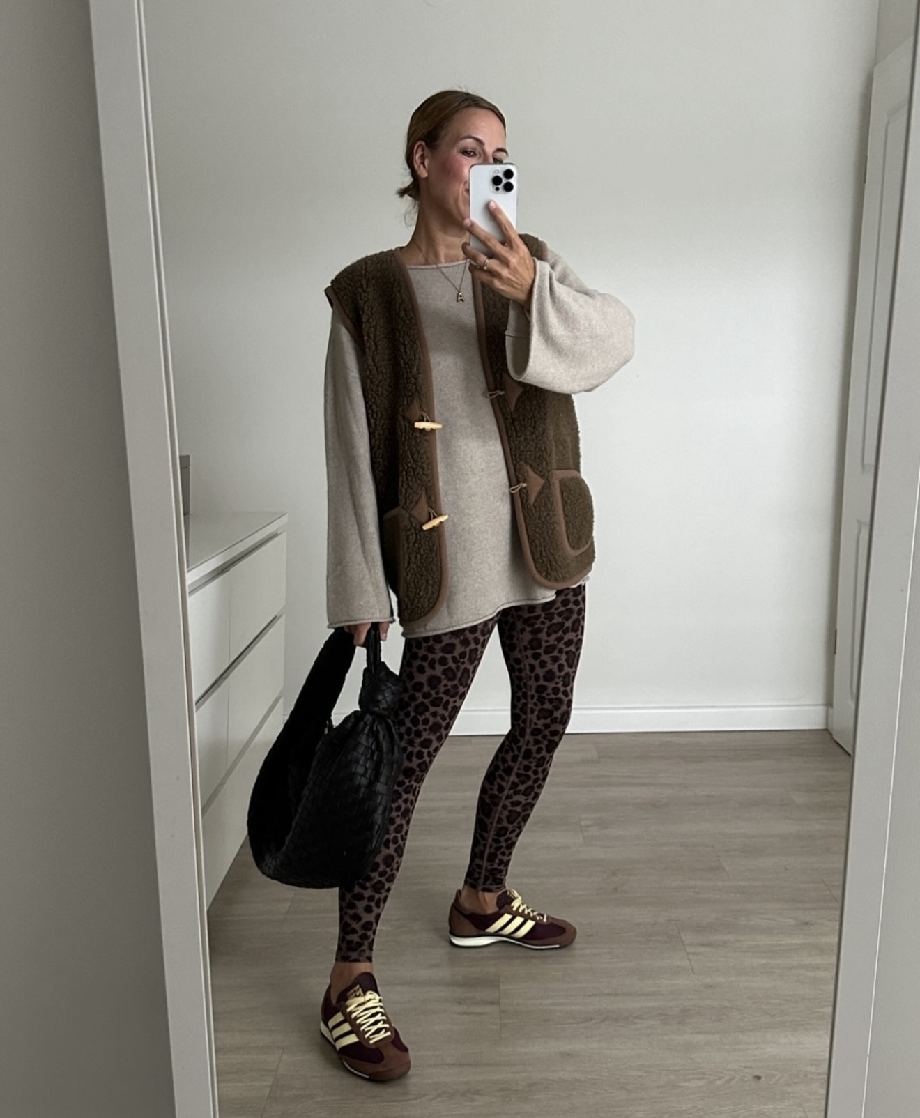 Leo Leggings & Adidas Retro Sneaker
- Hey Honey Rabattcode: "Alexandraheyhoney"-

#LTKfitness #LTKdeutschland #LTKspring