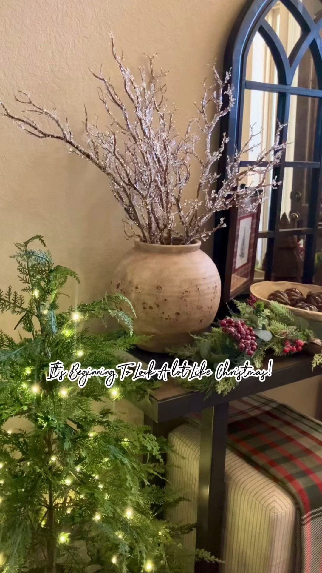 🎄♥️Christmas decorating in full effect this weekend!  Sneak peek on my entry table Christmas decor. 

Check out My LTK page for the links~ Thanks so much and enjoy your Christmas decorating!

#christmas #christmasdecor #christmasdecorating #christmasvibes 

#LTKHoliday #LTKSeasonal #LTKHome