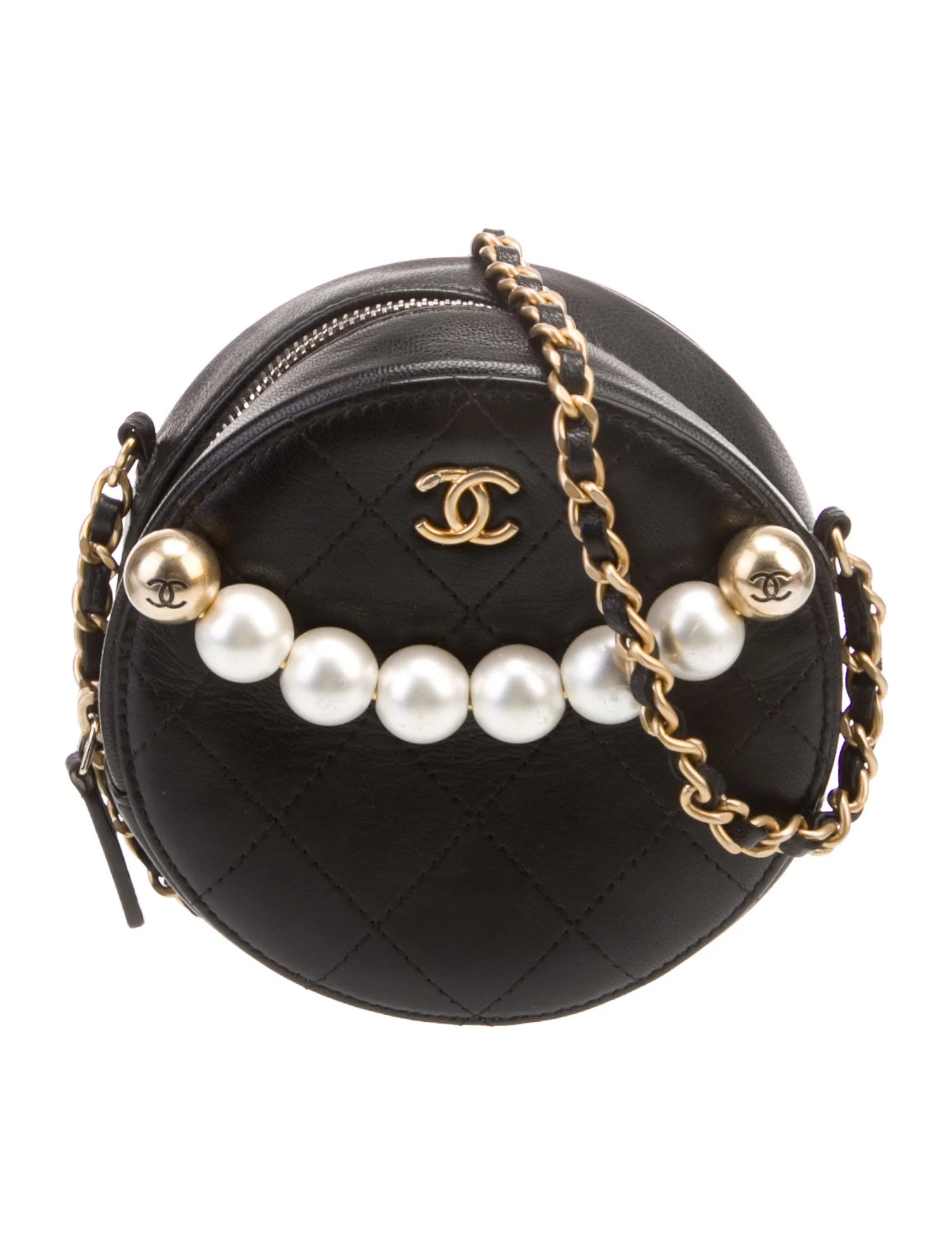 Chic Pearls Round Clutch w/ Chain | The RealReal