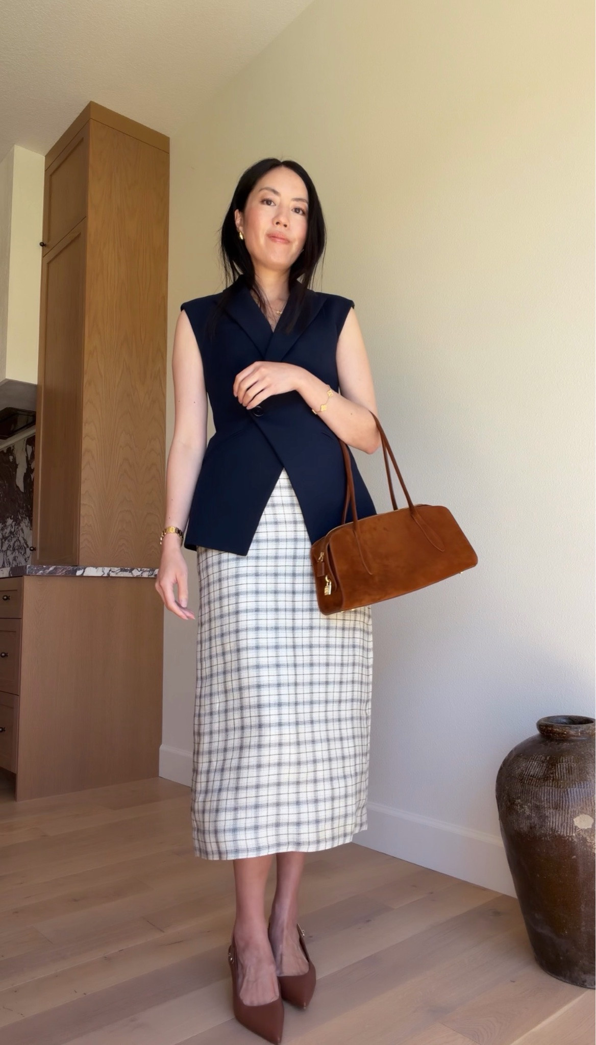 Get ready with me for work 👩🏻‍💻 …and sharing a longtime style secret of mine! These shorts are anti-chafing, velvety soft and cooling. I just *feel* better when I’m wearing them under my skirts and dresses!

@thighsociety #ThighSocietyPartner
#classicstyle
#OOTD
#businesscasual
#modernworkwear
#officeoutfit

#LTKSeasonal #LTKSaleAlert #LTKootd