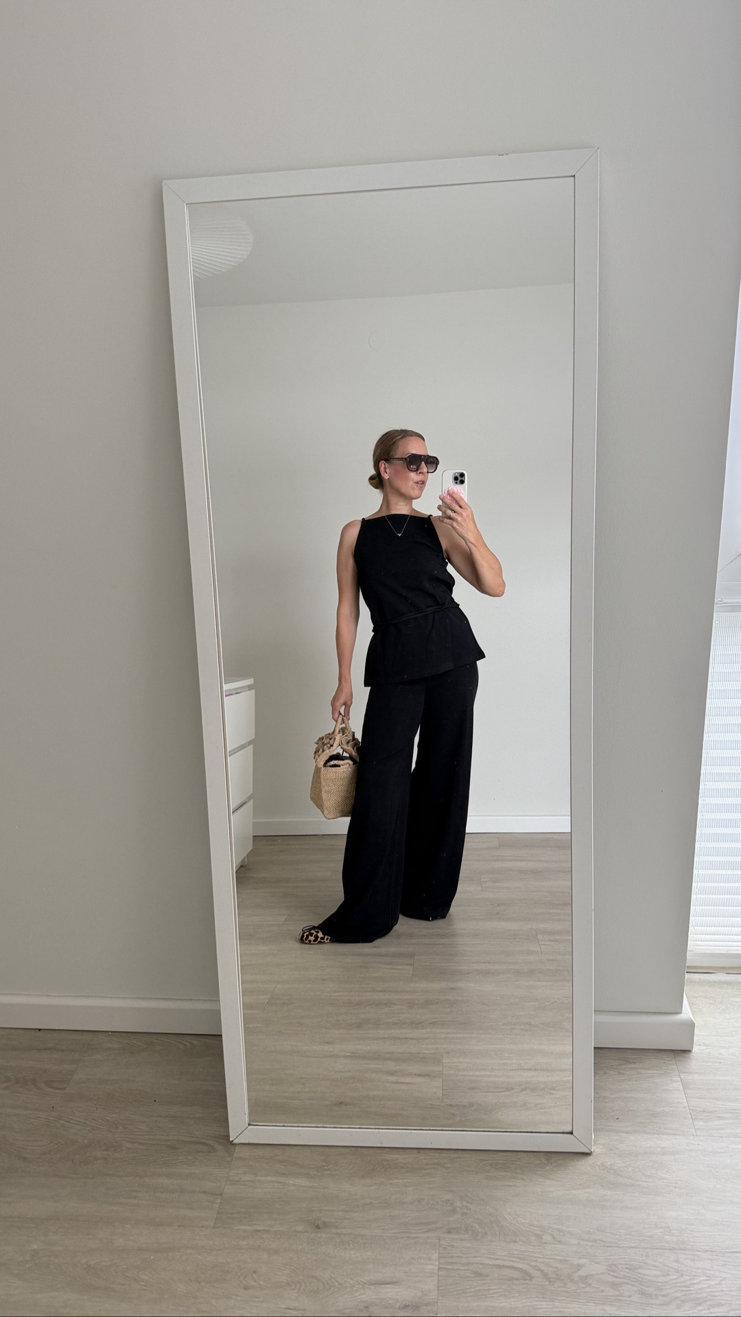 All black wide leg Hose & Top

#LTKsummer #LTKstyletip #LTKbag