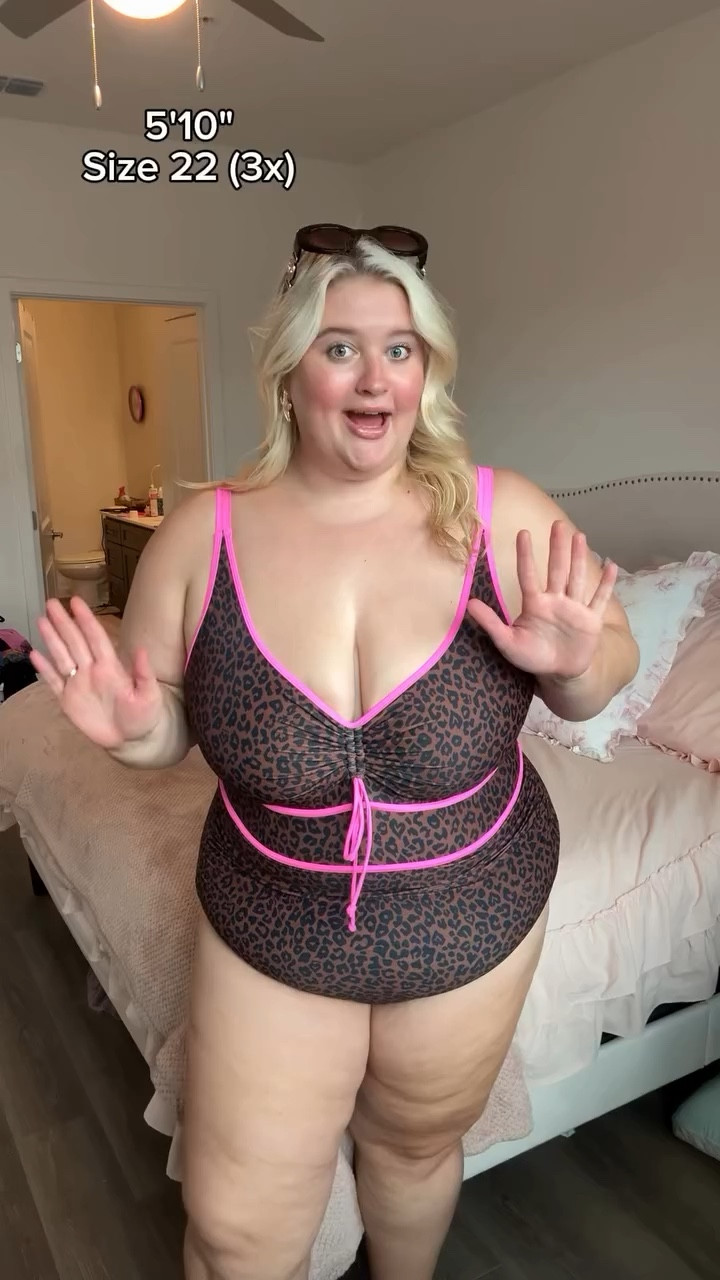 the cutest one piece plus-size swimsuit from bloomchic 😍 I'm 5'10" size 22! #plussize #bloomchic #plussizeswimwear @bloomchic