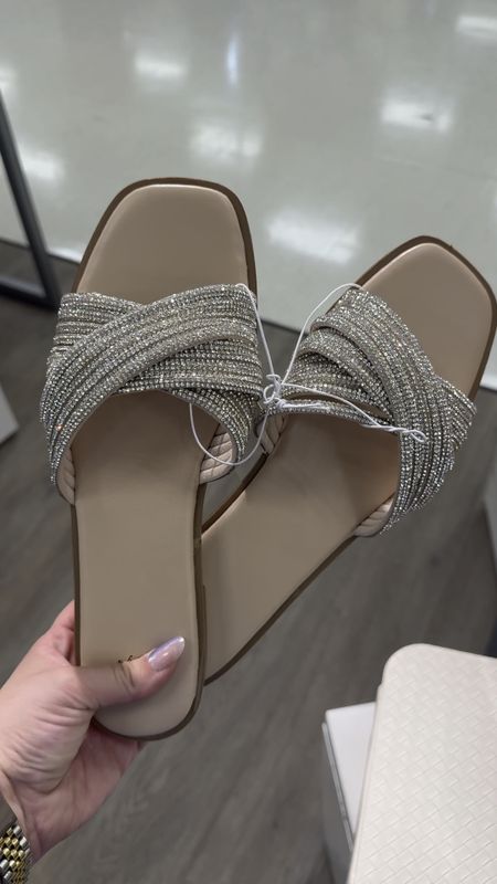 Summer sandals with rhinestones


#LTKGiftGuide #LTKstyletip #LTKfindsunder50