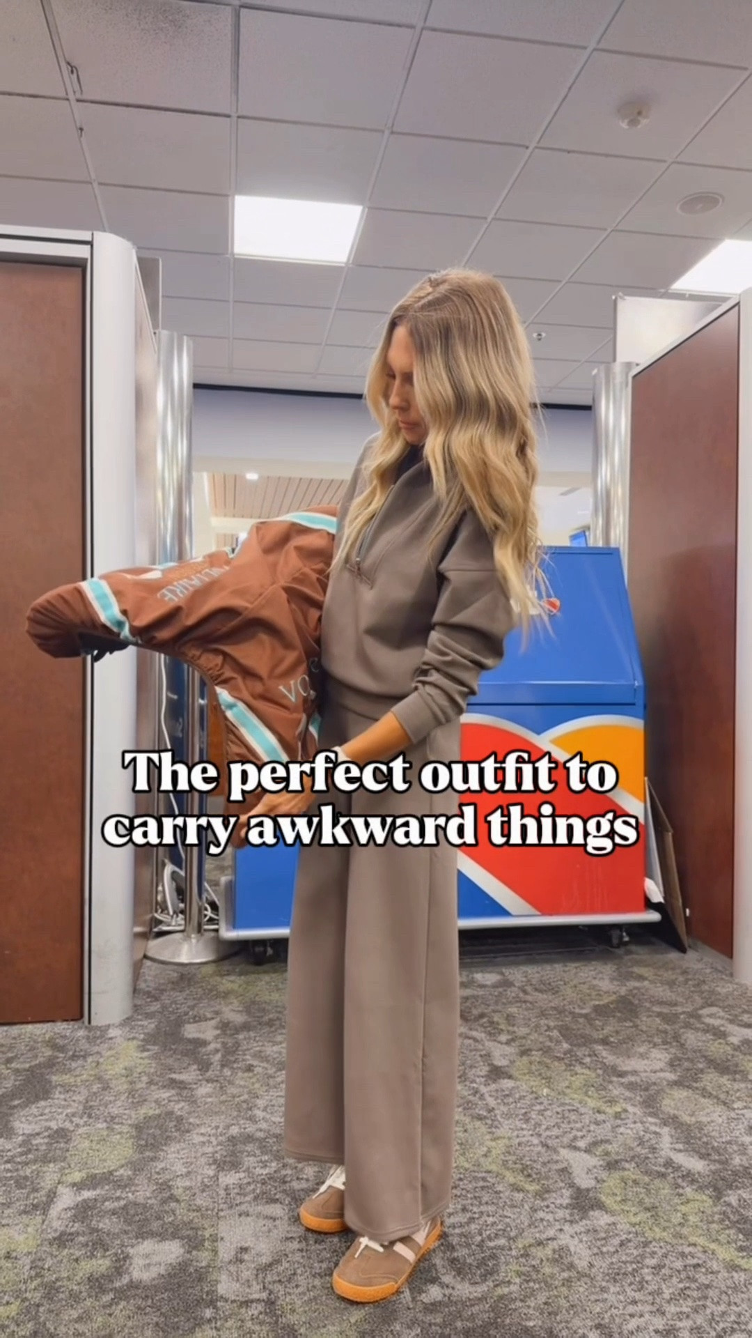 When carrying a heavy saddle though an airport, I need to be able to move, bend and lift without any wardrobe malfunctions. This Spanx Air Essentials set let's me move in comfort without issue! 

@Spanx #ad