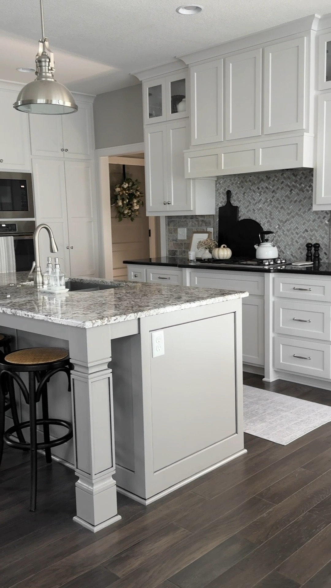 #NeutralHomeDecor #ClassicKitchen #AutumnDecor #FallFinds 

#LTKSeasonal #LTKHome #LTKFindsUnder50