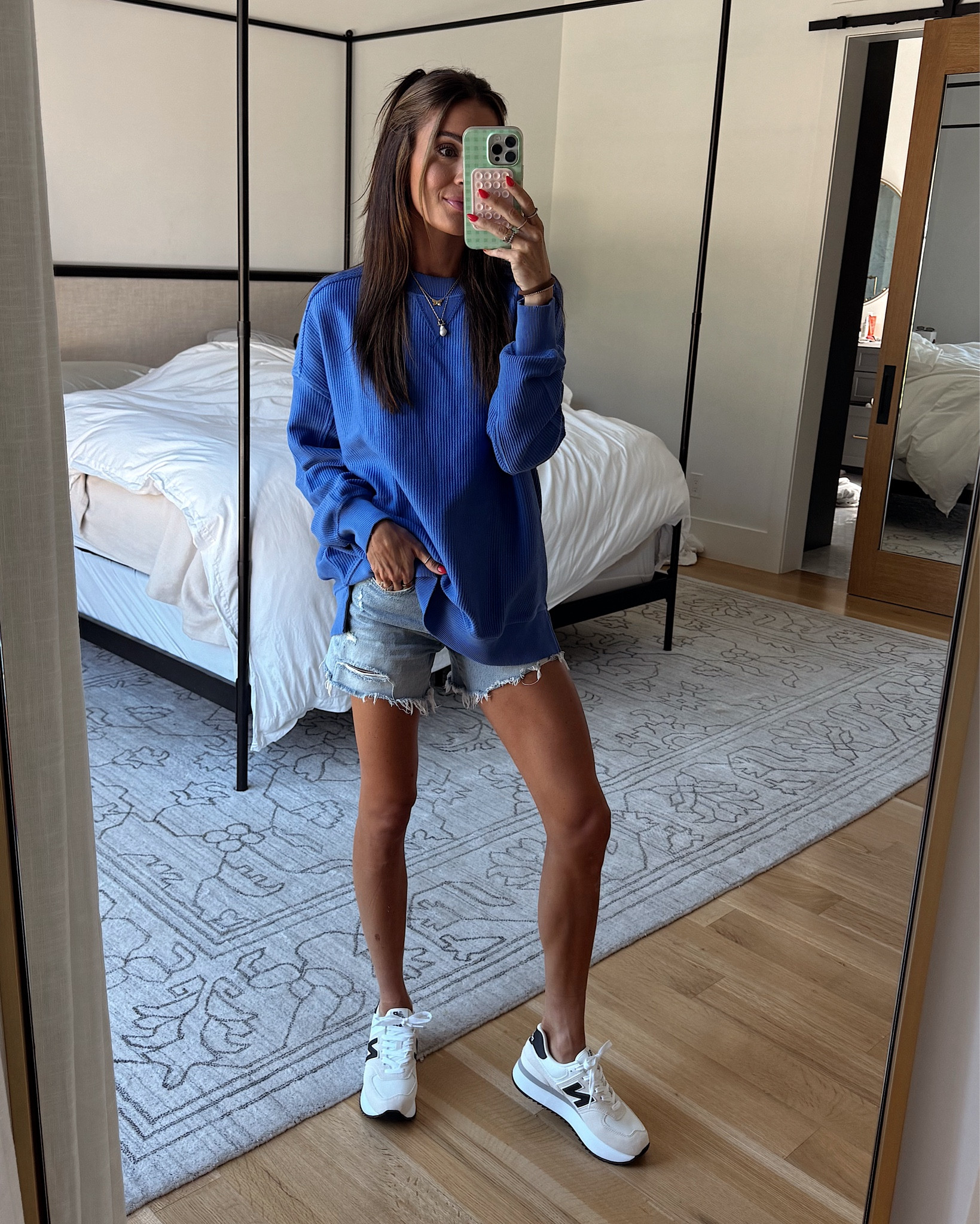 my fave aerie sweatshirt is 40% off! wearing size xs