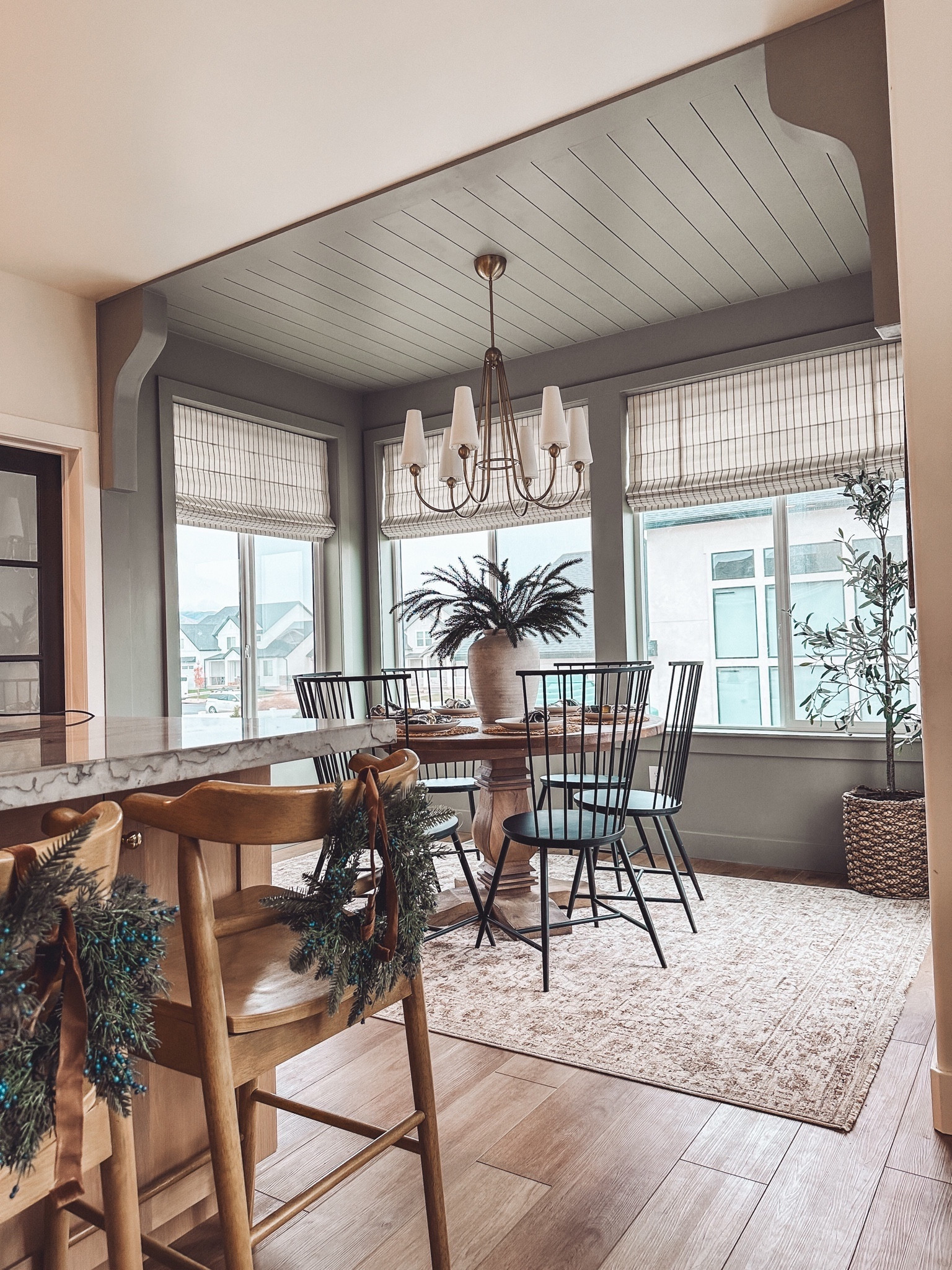 Our little dining Nook 🩶

Kitchen design 
Dining nook 
Modern cottage 
Modern farmhouse 
Studio McGee 
Round dining table 
Black dining chairs 
Brass chandelier 
Striped Roman shades 
Shiplap ceiling 
Loloi rugs 

#LTKhome #LTKHoliday #LTKfindsunder100