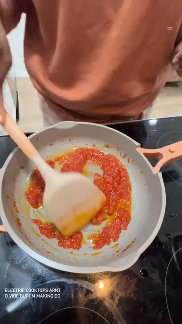 If a pan needs soaking, I don’t want it. Period. Nothing sticks, cleanup takes seconds, and it’s perfect for veggie soup, spaghetti soup, or anything low-effort and comforting. #LTKHome #NonstickCookware #WeeknightMeals #KitchenFinds #EasyCooking #LTKFinds #HomeEssentials #SoupSeason #BusyLifeKitchen #LTKDaily 

 #LTKfoodie #LTKHome #LTKFindsUnder100