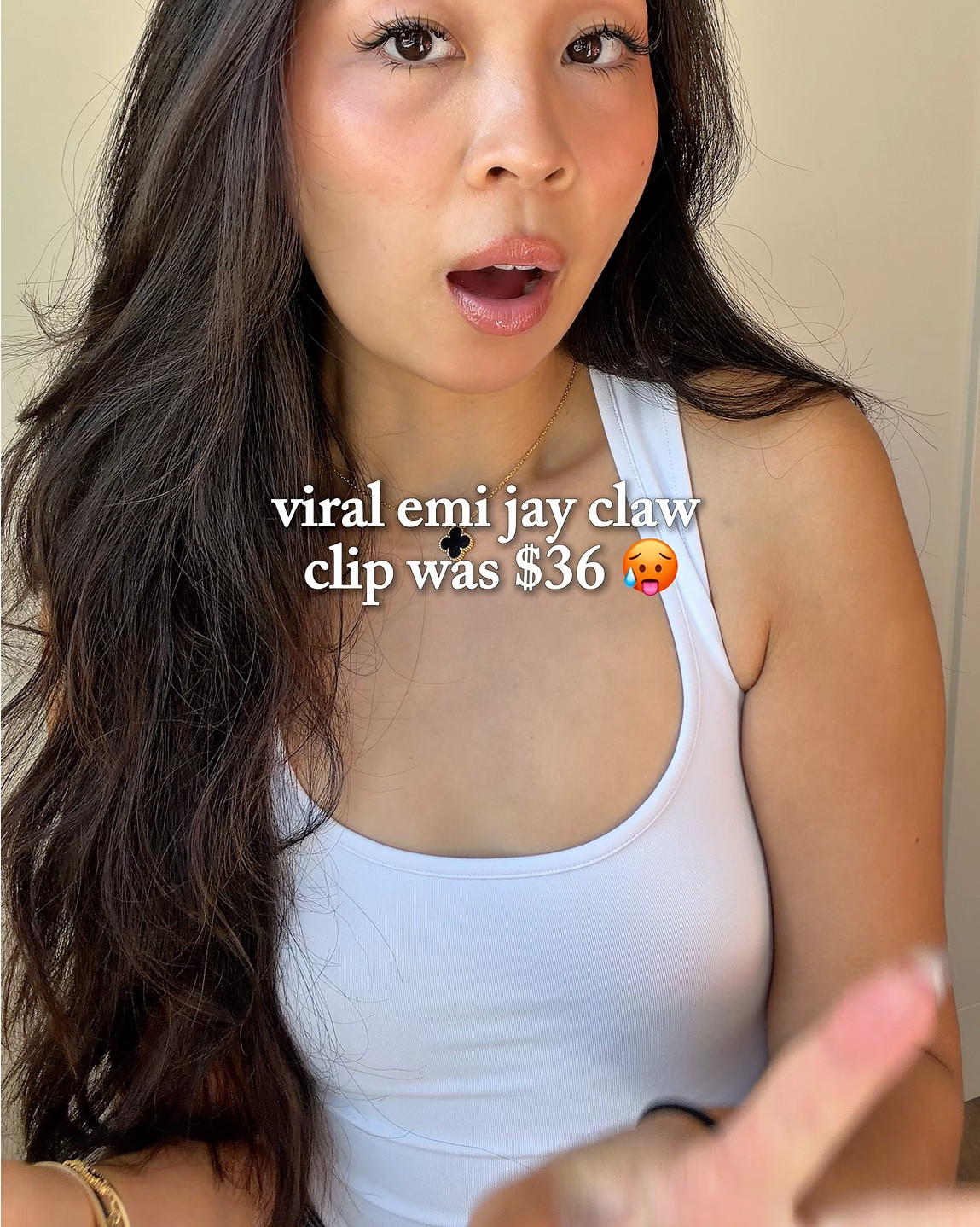 trying the viral $36 emi jay claw clip— safe to say that it is WORTH IT 🥵

hair clips that look cute and hold throughout the day!! 

#LTKStyleTip #LTKBeauty #LTKFindsUnder50