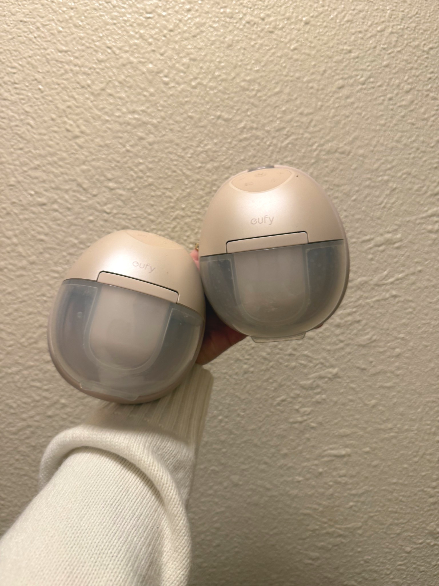 I was very skeptical of this pump at first because Eufy isn’t traditionally a pump or motherhood brand, so I wasn’t sure what to expect. I’ve been genuinely surprised by how much I love it and would absolutely recommend it to other moms. The heat flow technology helps trigger letdowns faster and makes pumping incredibly comfortable. The suction is strong, consistent, and has never let me down.

Have you tried this pump before? 🤍

#breastfeedingmama #exclusivepumper #ftm