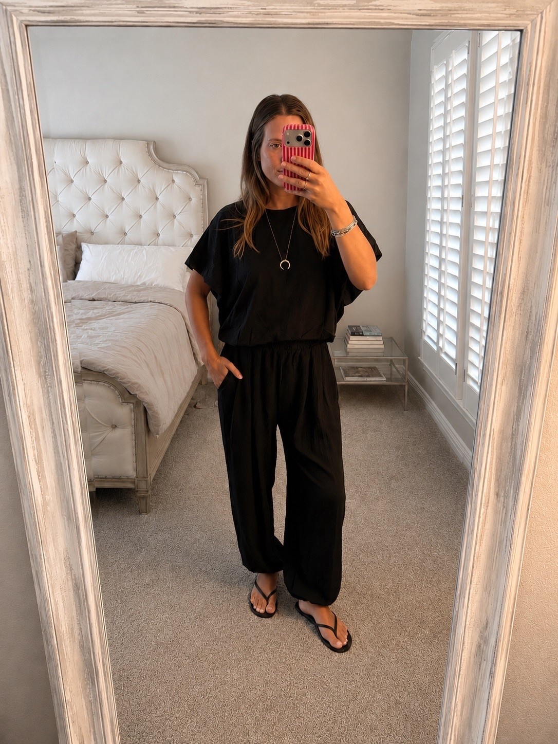 Cute can be comfy too!! These balloon pants will feel like you have nothing on! And this top has a bubble hem for the tucked look, without the extra bulk!

Wearing size small in the top
Medium bottoms but I could’ve done a small

#LTKootd