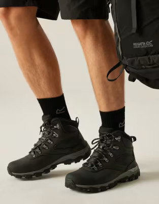 Regatta Holcombe classic walking boots in black | ASOS (Global)