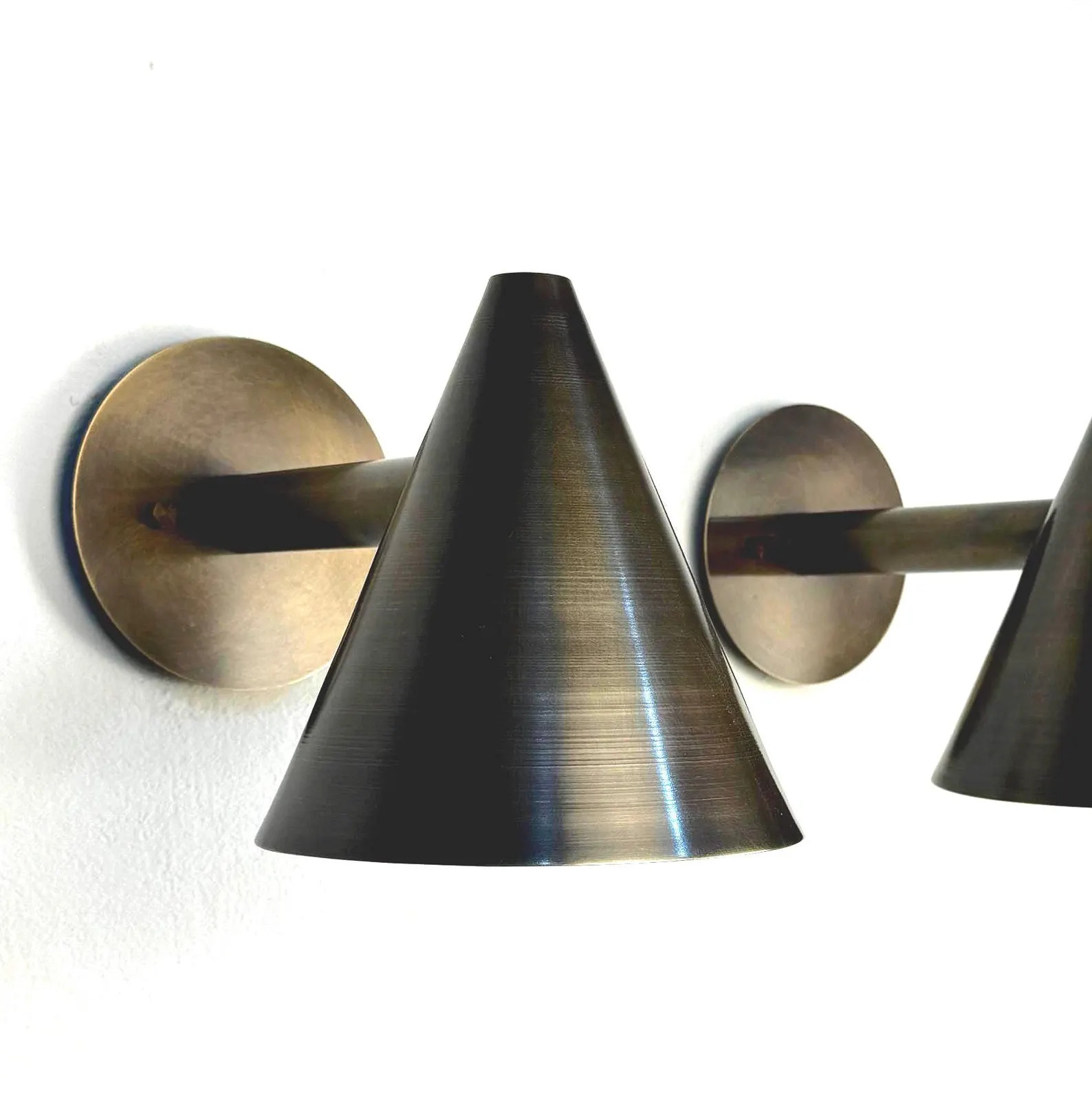 Applique murale moderne Mid-Century en laiton Élégante applique murale en forme de cône Objet ... | Etsy (US)