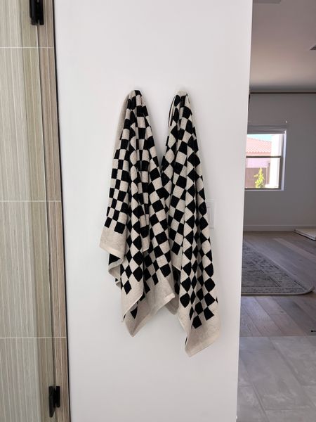 Checkered bath towels 

#LTKhome #LTKunder100 #LTKunder50