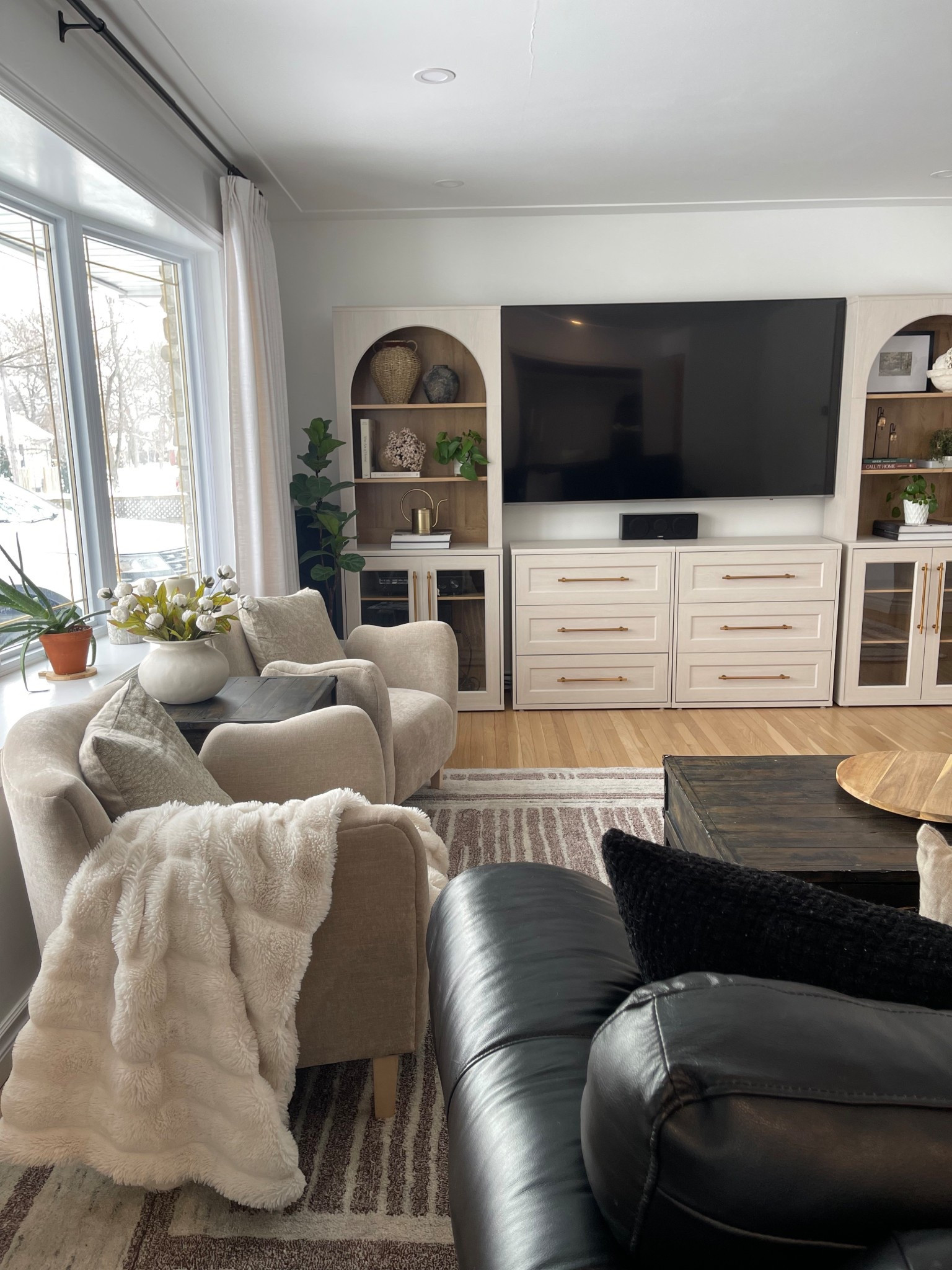 Neutral Spring Living Room Decor Inspo



#LTKSaleAlert #LTKHome #LTKOver40