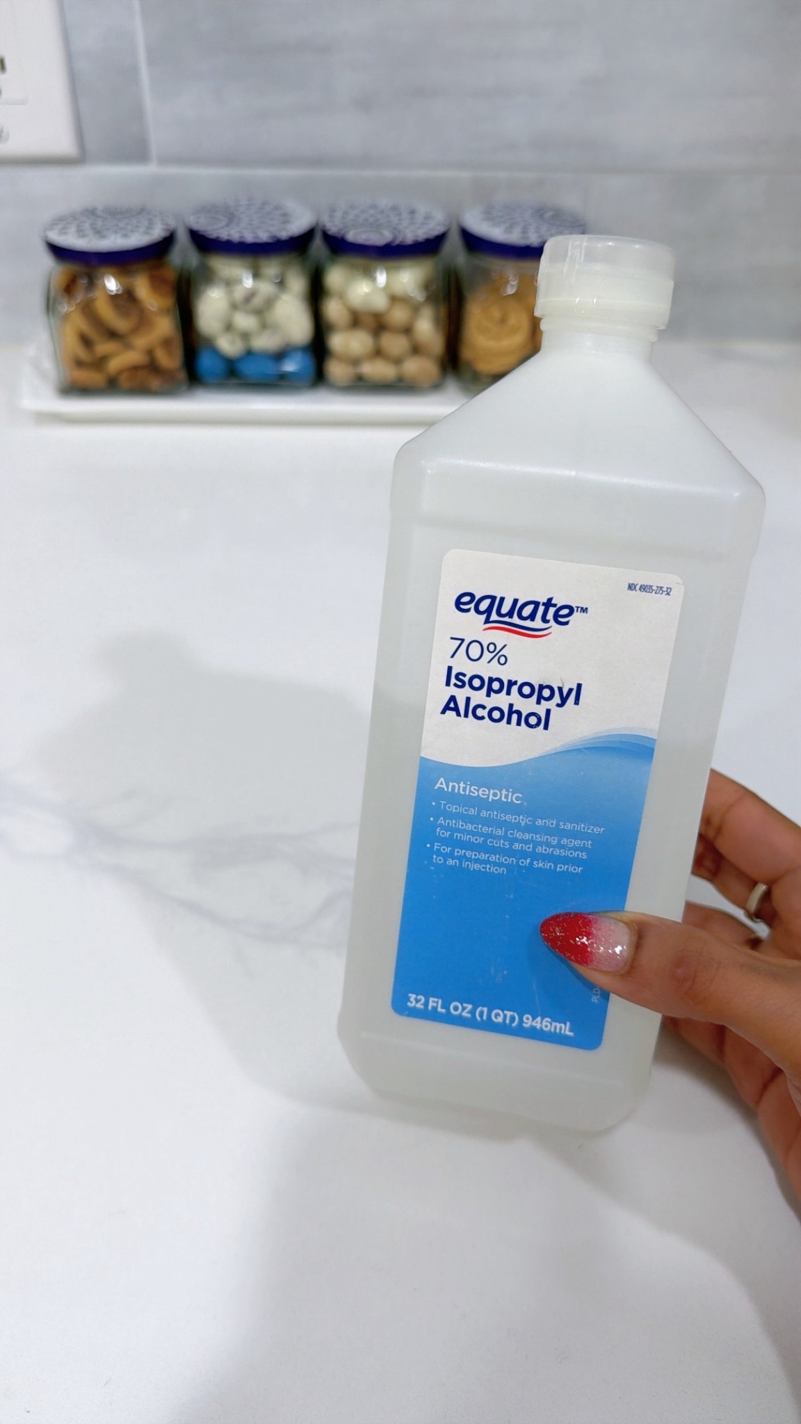 Removes stains from kitchen countertops 