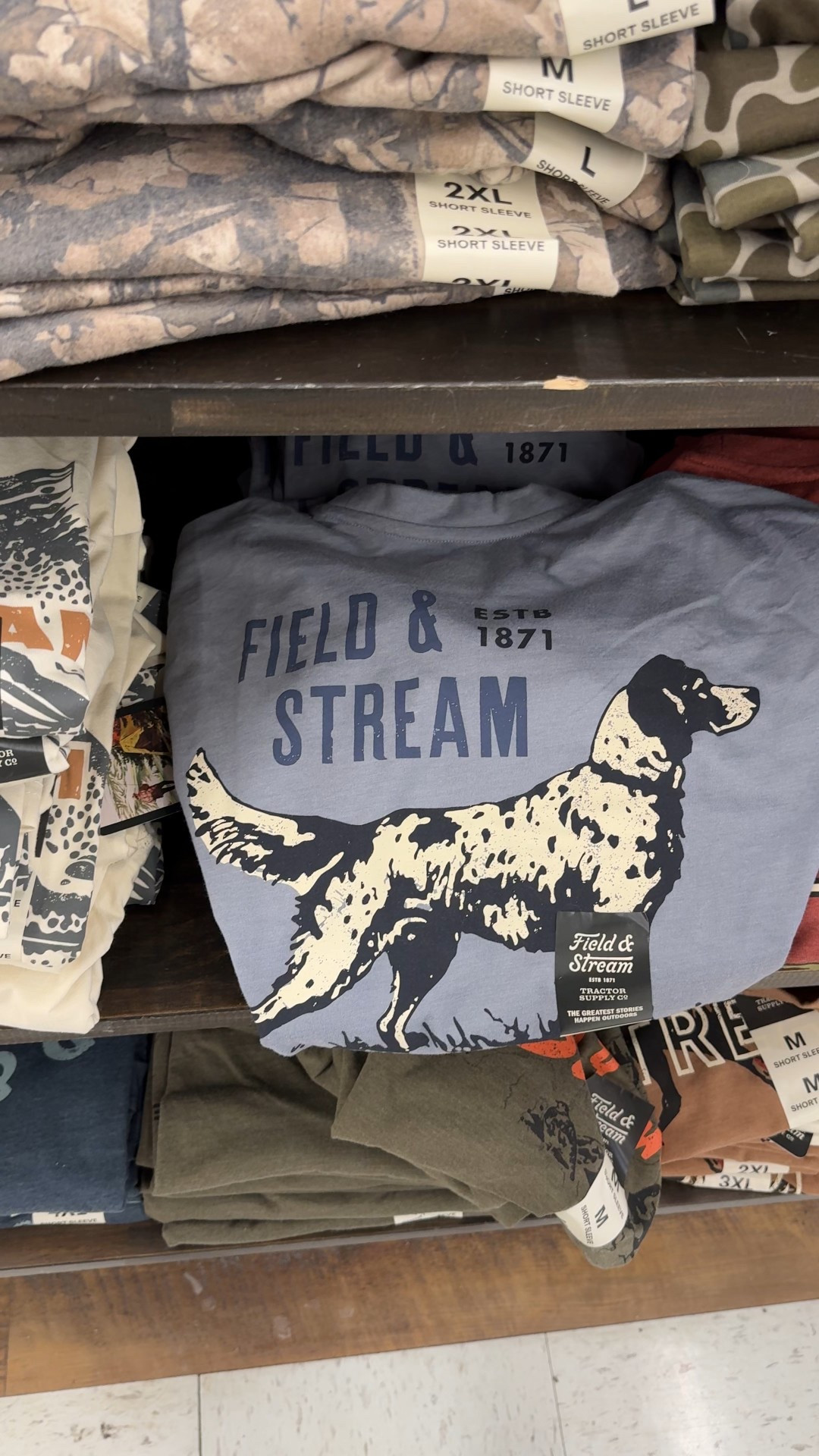 Bird dog lovers, run to Tractor Supply for this adorable t-shirt!
.
#birddog #dogmom #dogdad #giftsforhim #doglover #setter 