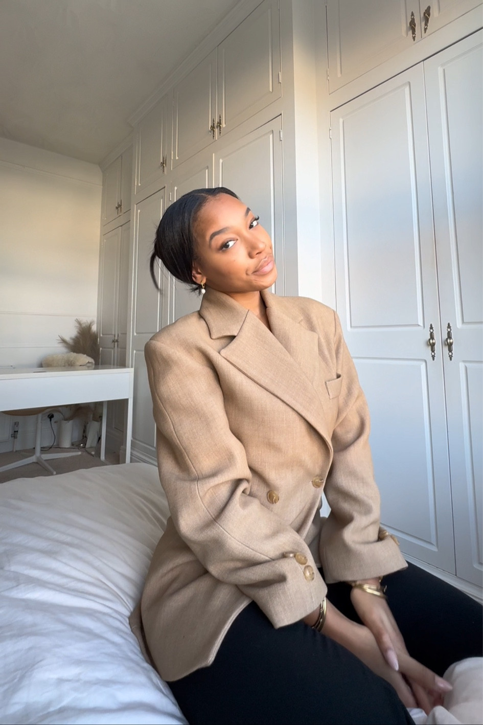 Another classy office outfit <3

Nancy double breasted cinched blazer from Source Unknown

#LTKeurope #LTKstyletip #LTKworkwear