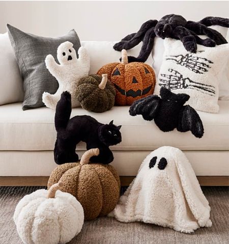 Halloween Pillows

#halloween
#halloweendecor
#halloweendecorations
#potterybarn

#LTKFind #LTKhome #LTKSeasonal