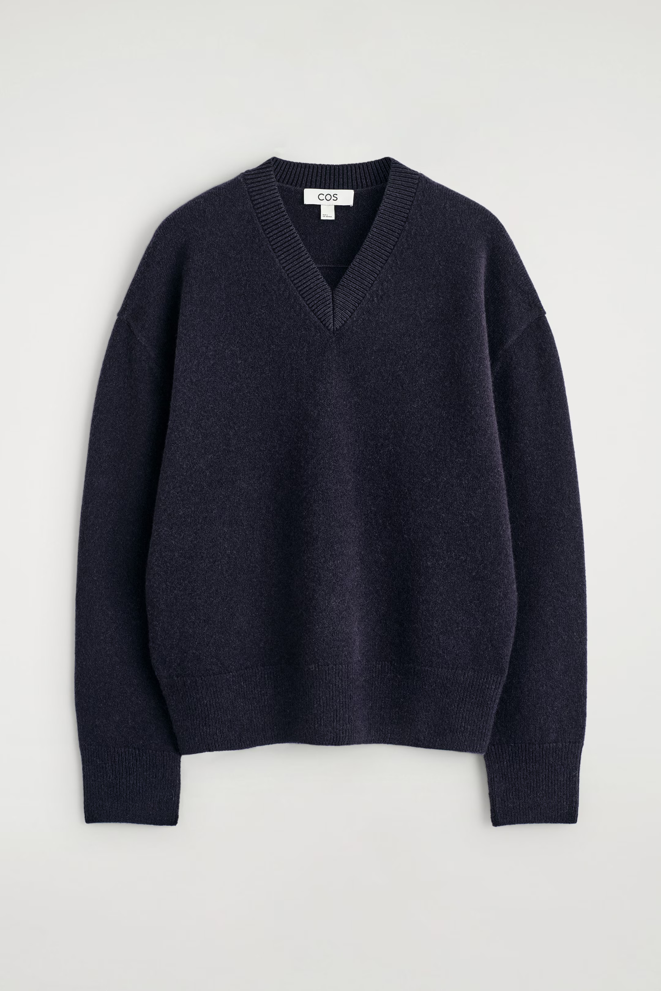 ROUNDED WOOL V-NECK JUMPER - NAVY | COS GB | COS UK