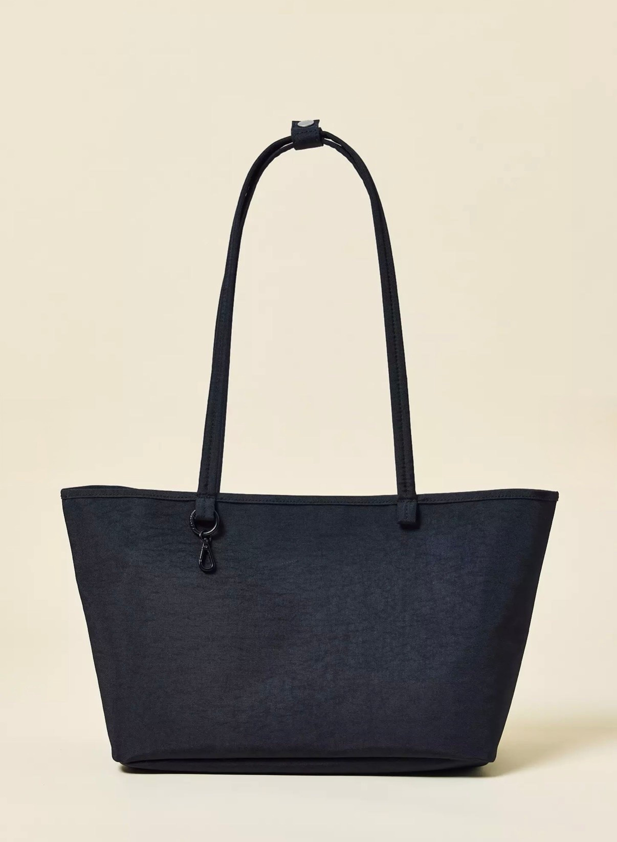 BAGGU Medium Nylon Reverse Tote Bag

#LTKmomlife #LTKootd #LTKTravel