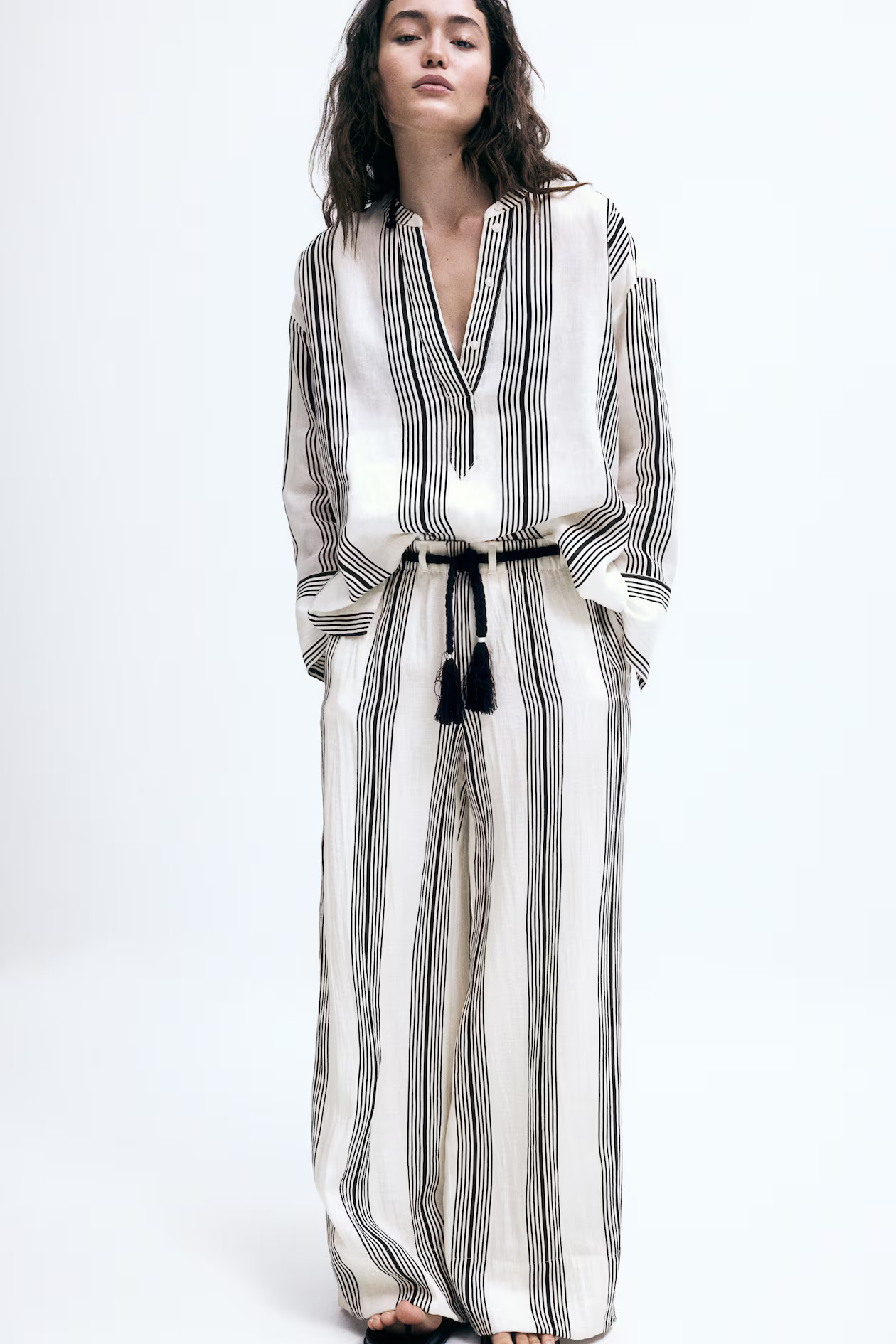 Braided-belt trousers - High waist - Long - White/Black striped - Ladies | H&M GB | H&M (UK, MY, IN, SG, PH, TW, HK)