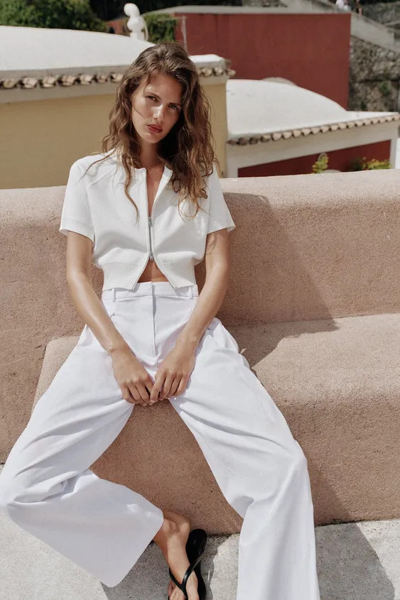 Round neck, short sleeve jacket with ribbed trims. Front zip fastening. | Zara UK