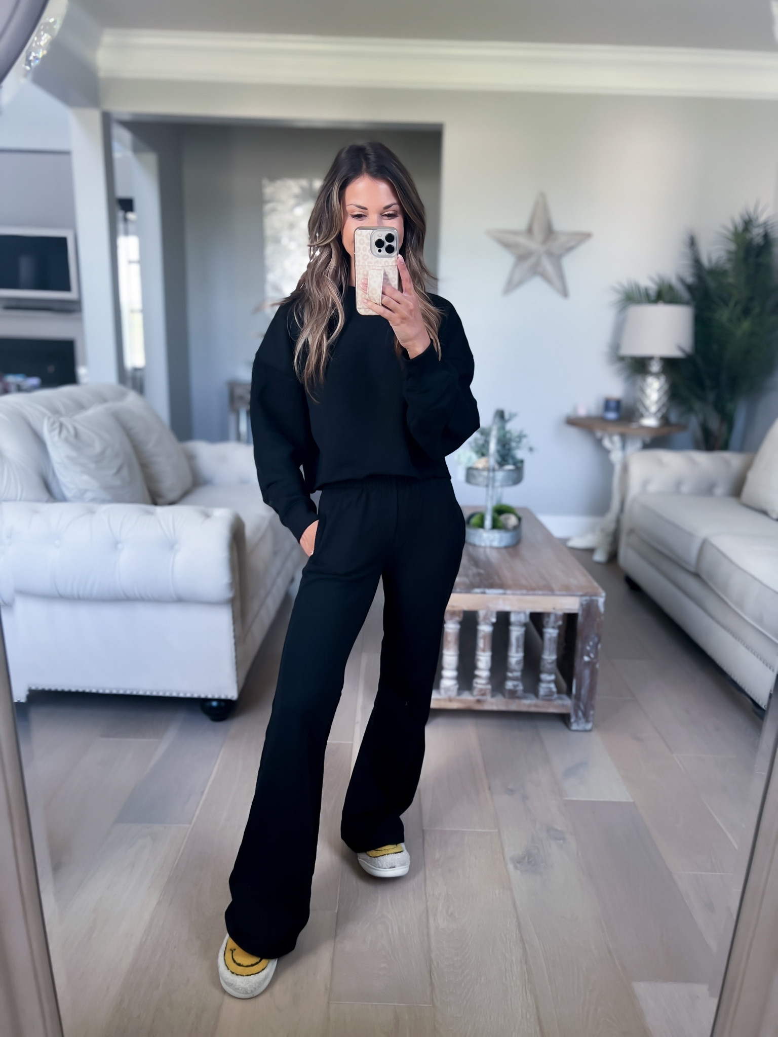 Crop sweatshirt//xs//flare sweatpants//xxs//5’1//

#LTKunder50 #LTKsalealert