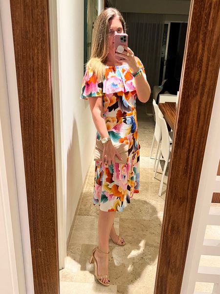 This “coverup” dress is perfect for a night out! The fabric is lightweight and soft!l and the print is vibrant and screams tropical getaway!

Runs large. Wearing size small (and had it hemmed).

#LTKswim #LTKtravel #LTKSeasonal