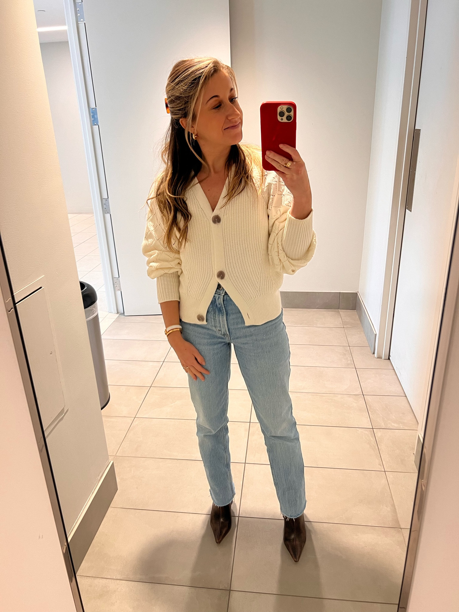 Work OOTD 2.14.2024

Featuring another new pair of Abercrombie jeans!

Sweater - The Drop (Amazon)
Jeans - Abercrombie
Boots - Steve Madden
Earrings and clip - Amazon

#LTKsalealert #LTKworkwear #LTKshoecrush