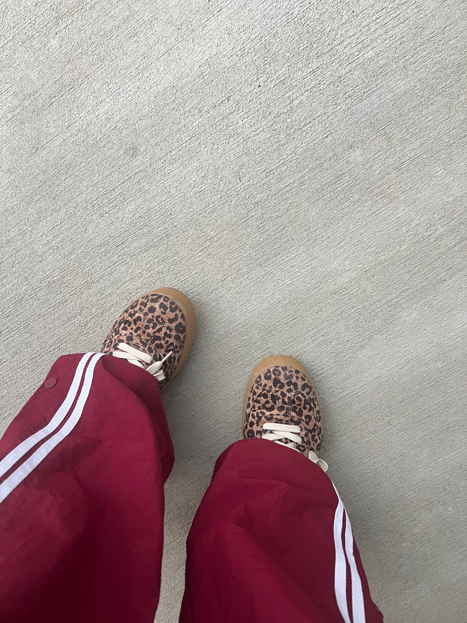 Cheetah 🫱🏼‍🫲🏽 burgundy 
These shoes are so dang comfy!! 