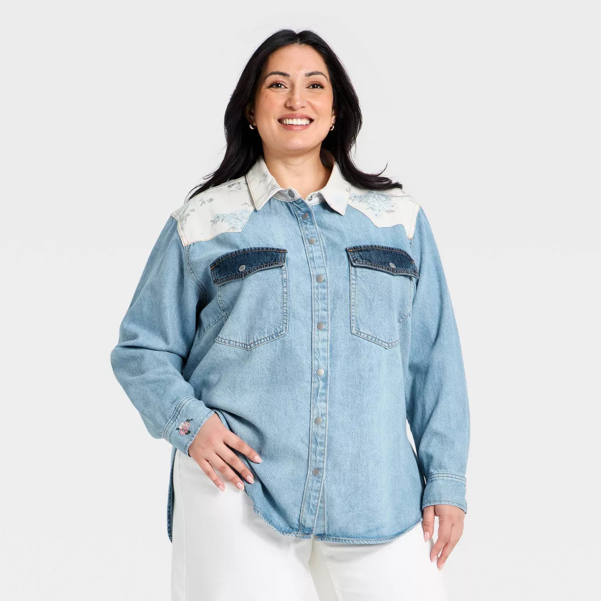 Women's Relaxed Western Craft Button-Down Denim Shirt - Universal Thread™ Light Wash 3X | Target