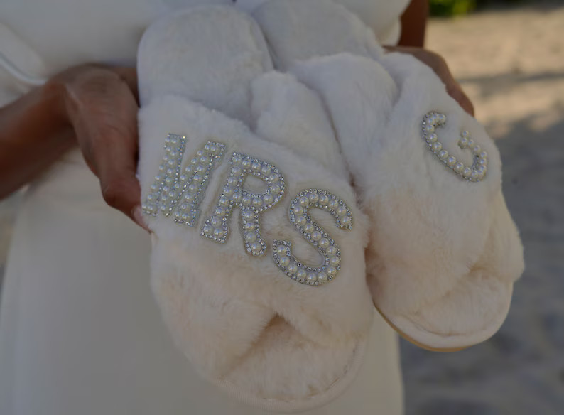 Mrs Fluffy Slippers, Custom Bride Slippers, Getting Ready Slippers, Bride Gift, Bridal Shower Gif... | Etsy (US)