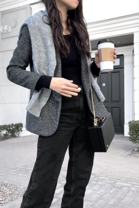 Gray blazer outfit ☕️

Gray outfit
Gray sweater
Black mom jeans
Square black bag
Work outfit 
Office outfit with jeans
Mom jeans
Casual chic outfit
Blazer outfit 

#LTKunder100 #LTKunder50 #LTKworkwear