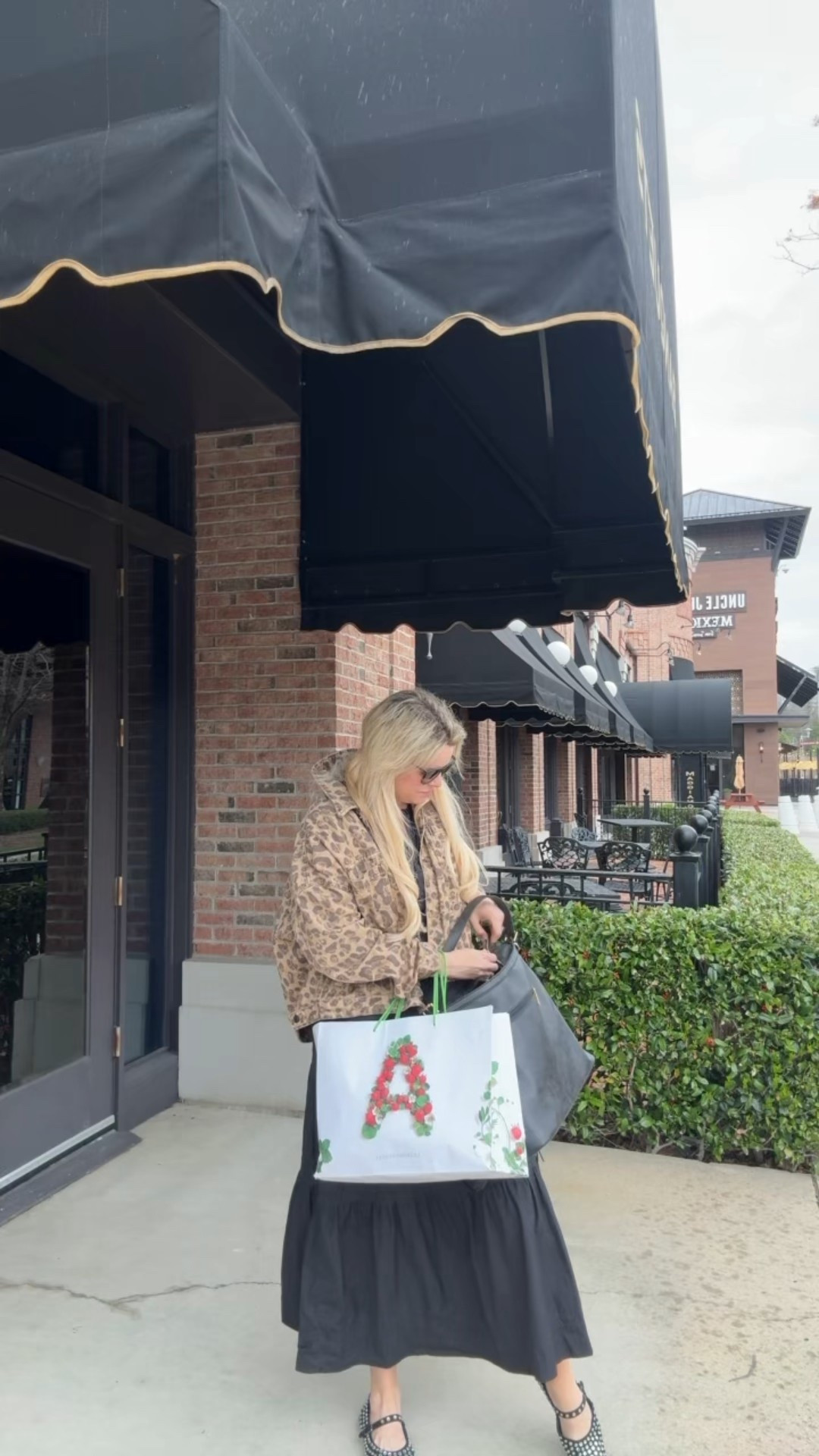 Shopping outfit 

#LTKFindsUnder100 #LTKWatchNow #LTKSeasonal