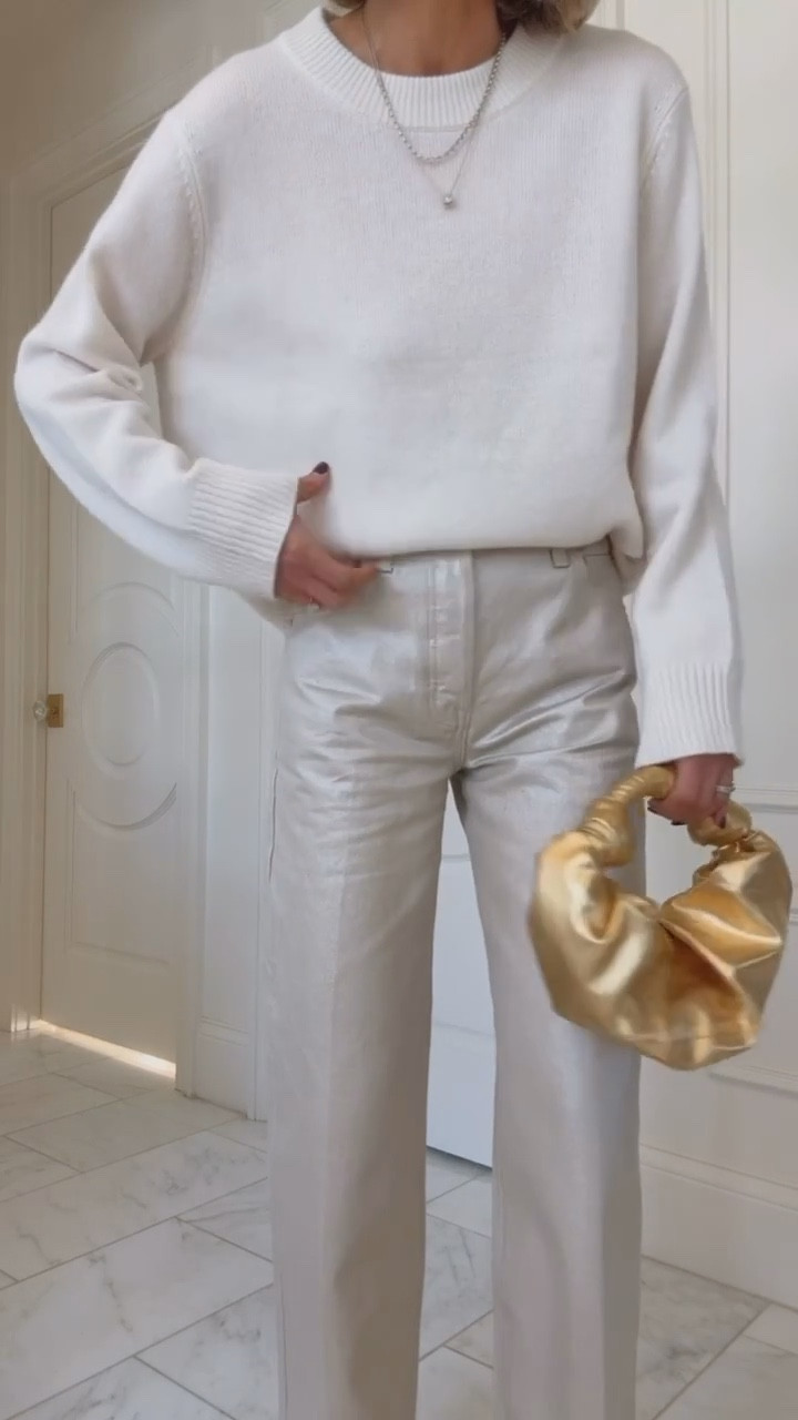 Holiday party outfit idea. Love these champagne jeans! 


#LTKHoliday #LTKootd