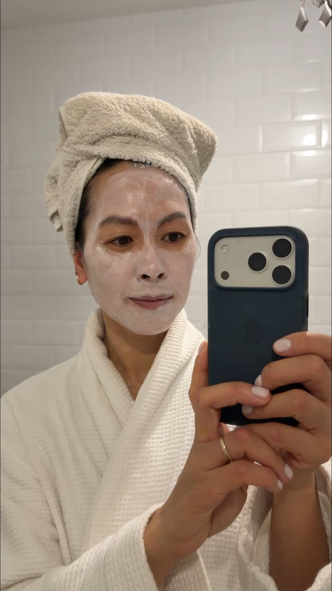 Brighten and smooth your skin with this creamy resurfacing mask.
Sesame milk and gentle enzymes lift away impurities.
Sesame oil hydrates and prevents dryness.
The concentrated formula works in just 5 minutes.
Leaves skin soft, radiant, and comfortable.
Been suing for 6 years and still love it! 