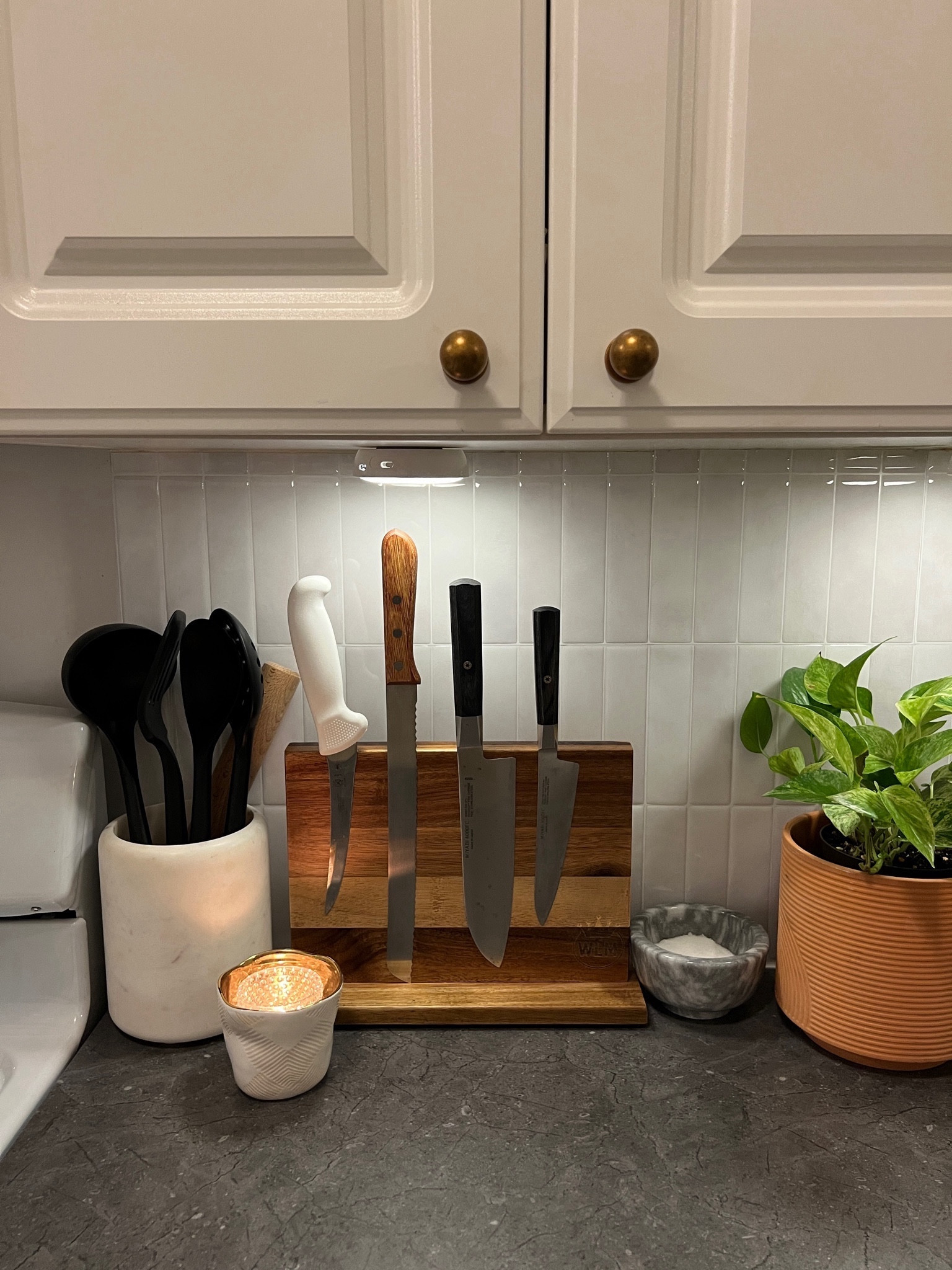 First small reveal of the kitchen and I’m beyond pleasantly pleased with how this project came out! It just shows you that just because you’re renting doesn’t mean you have to be stuck with the current backsplash situation.

#LTKhome