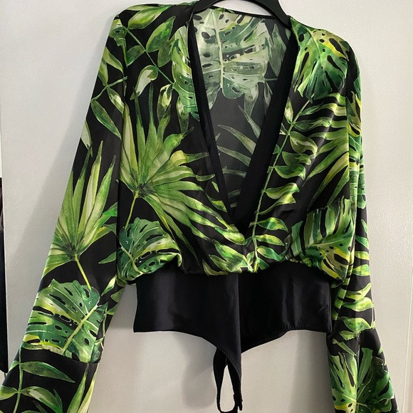 BLACK FRIDAY SALE Green leaf body suit ✨ | Poshmark