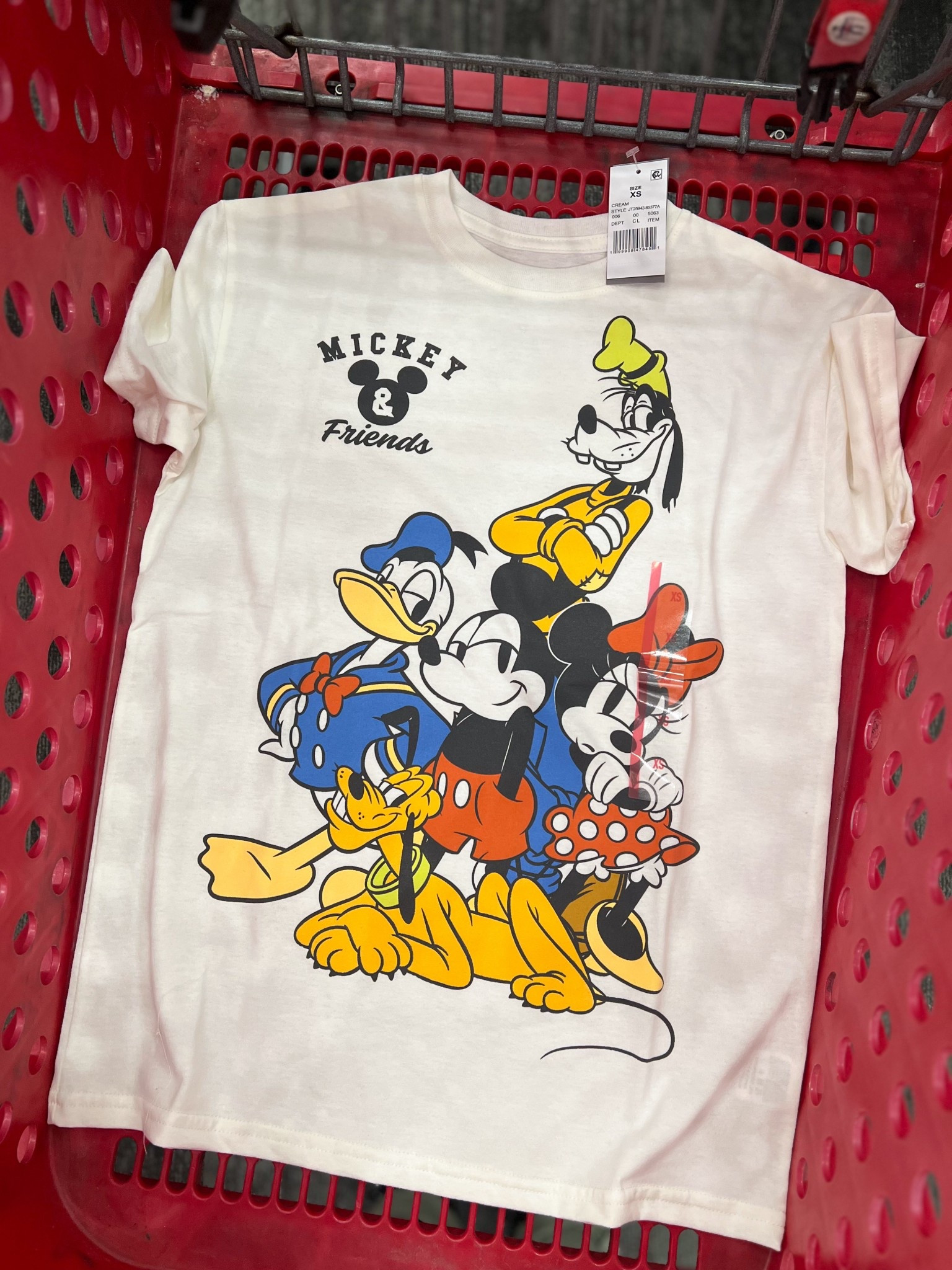 New Mickey Mouse & Friends tee @Target 

#targetfinds #targetstyle #newattarget #disneystyle #disneyfashion