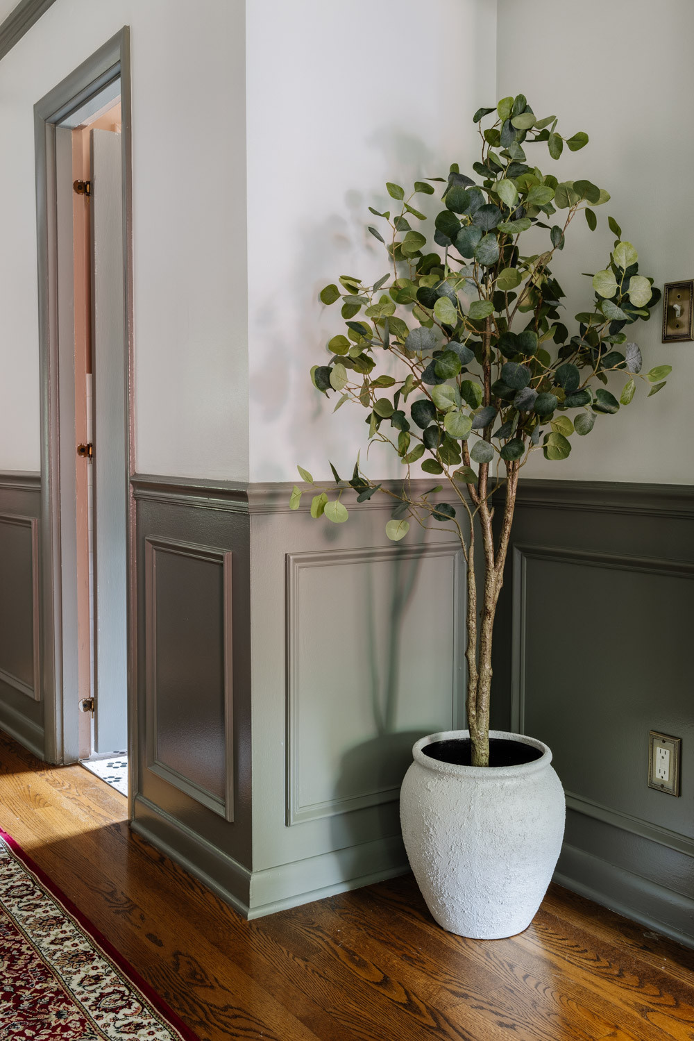 Loving our new eucalyptus tree!

Faux-tree-fake-tree

#LTKHome