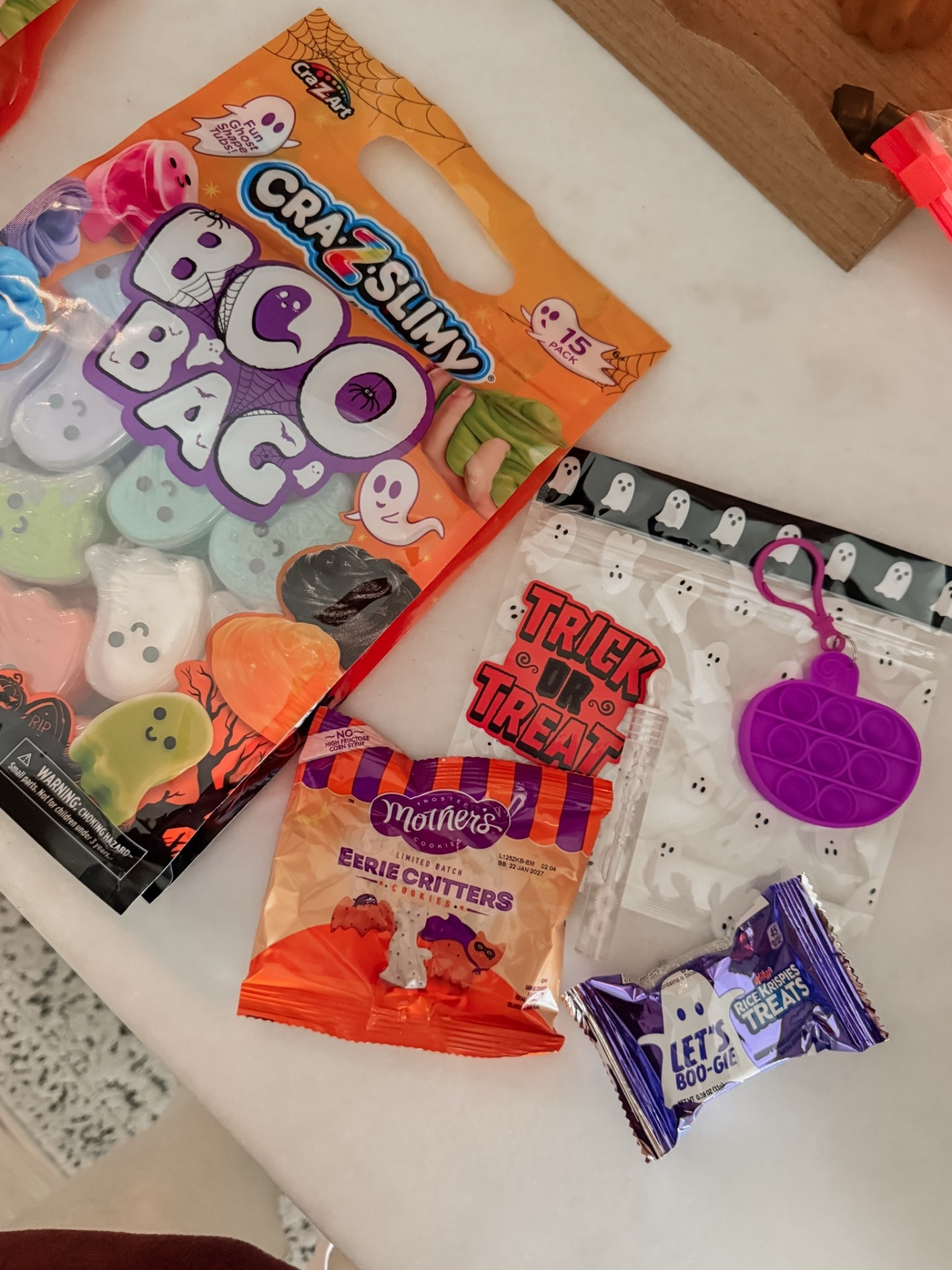 Halloween bags for my little man’s Halloween school party - parents are either going to love or hate me for the slim but kids just wanna have fun!

Nothing more I love than making a themed bag for a party! 

Halloween goodie bags, school treat bag ideas, target Halloween finds, prek Halloween party bags, party snacks