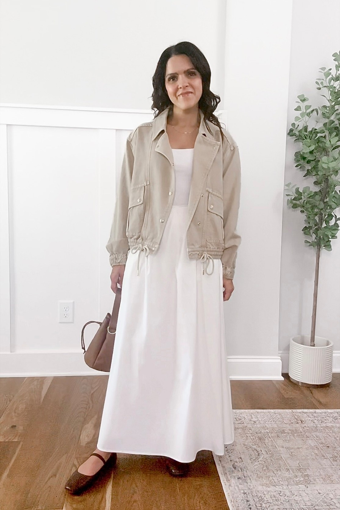 Transitional summer to fall outfit idea: maxi white skirt,  bodysuit, crop jacket, ballet flats, bucket bag 

#summertofall #transitionalstyle 


#LTKStyleTip