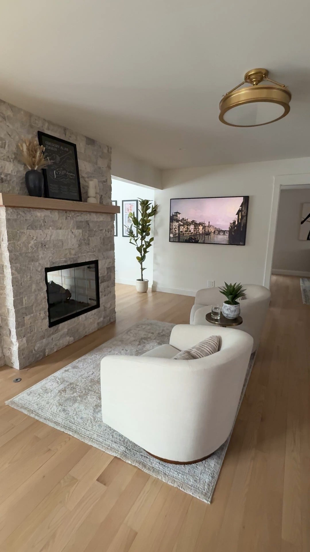 We relocated the formal dining space to another room, allowing for a new sitting area and built-in beverage center.”- Chad Esslinger of Esslinger Design Company

See the full transformation and all paint details on Home Bunch.

🔗 Full tour here:
https://www.homebunch.com/before-and-after-kitchen-remodel-with-white-oak-cabinets/

Design: @esslingerdesigncompany
Photos: @juliannegreenphotography


#KitchenRemodel
#WhiteOakCabinets
#KitchenDesign
#NeutralHome
#HomeInspiration 

#LTKOver40 #LTKSaleAlert #LTKHome