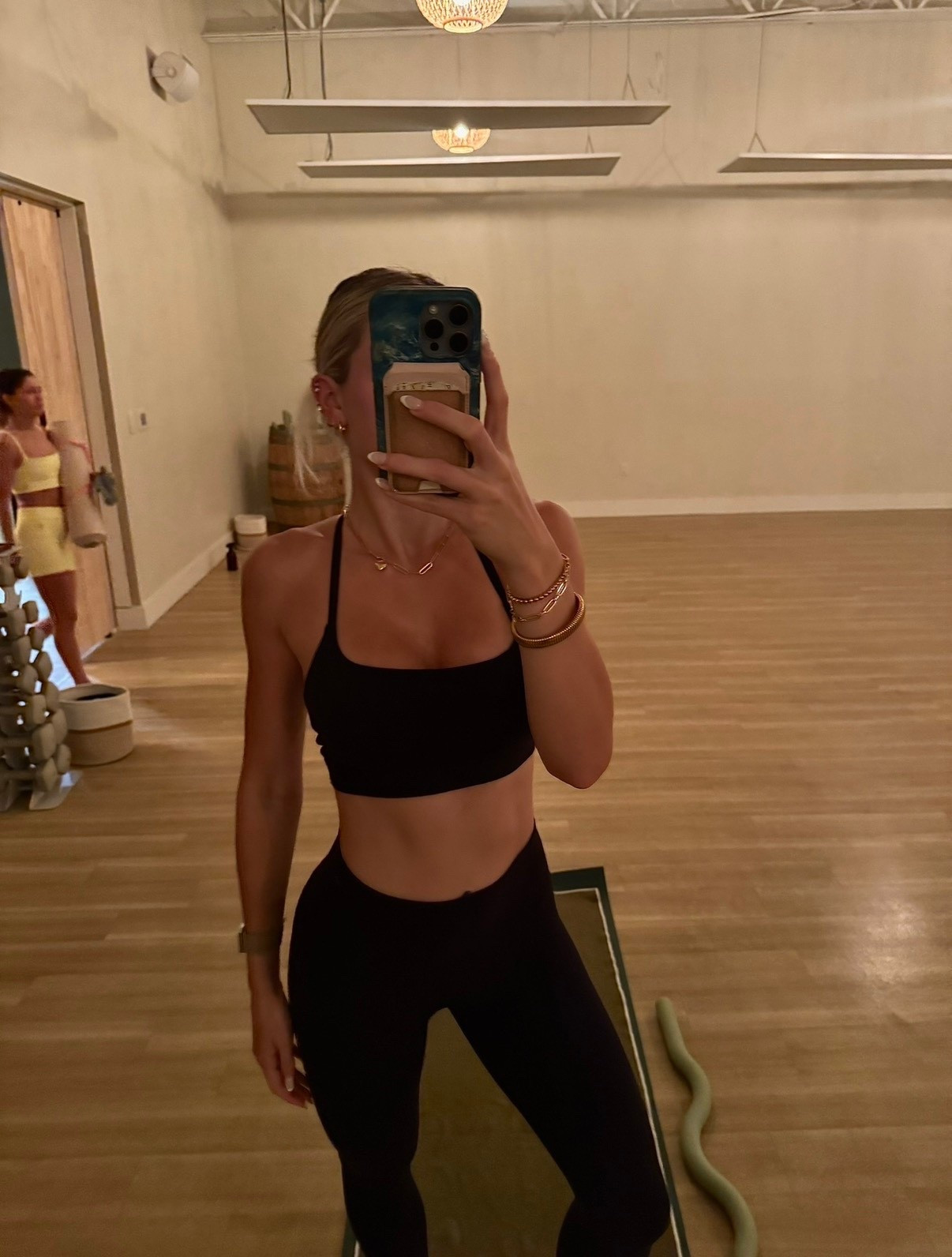 simple black set :)

#LTKActive #LTKfitnessgoals #LTKootd