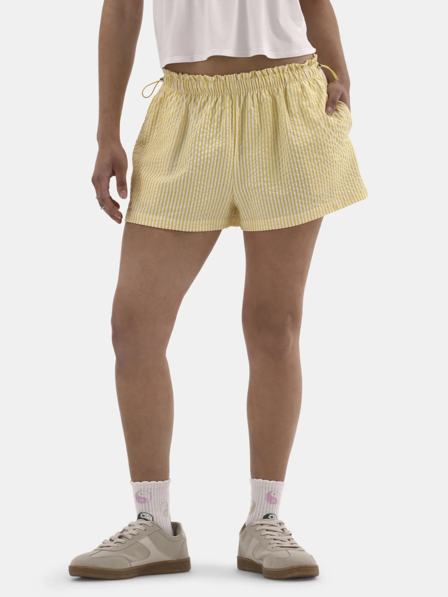 No Boundaries Striped Seersucker Bungee Shorts, 2" Inseam, Women's and Women's Plus | Walmart (US)