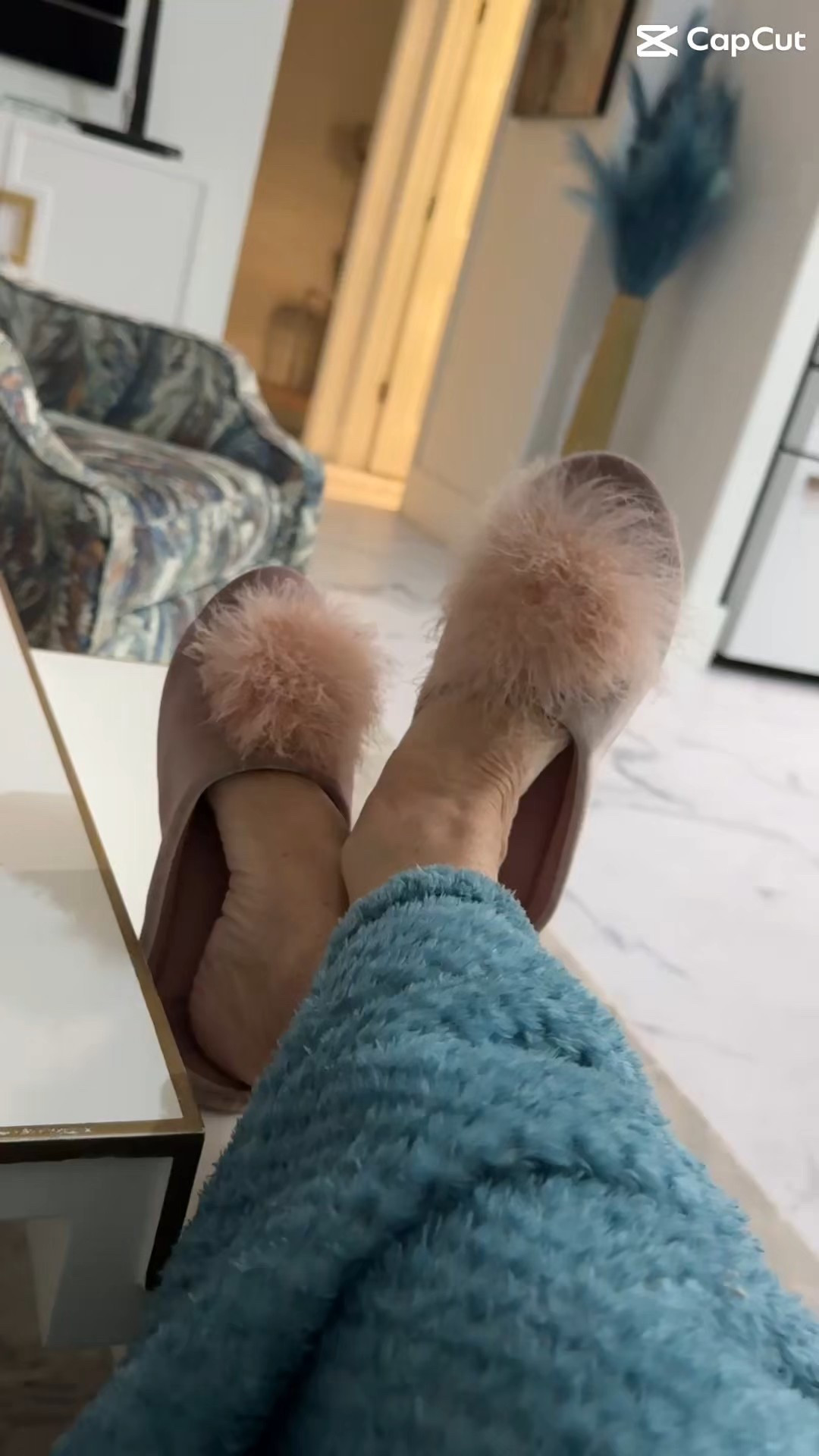 Evening chill ✨ Fuzzy slippers, soft blanket, and my home filled with bold peacock colors. Comfort + style.

⸻

Hashtags for LTK:
#LTKHome #CozyStyle #PeacockColors  #StayCozy #LTKInspo #ChicAndComfy  #LTKLifestyle #LTKCozy

#LTKOver40 #LTKFindsUnder50