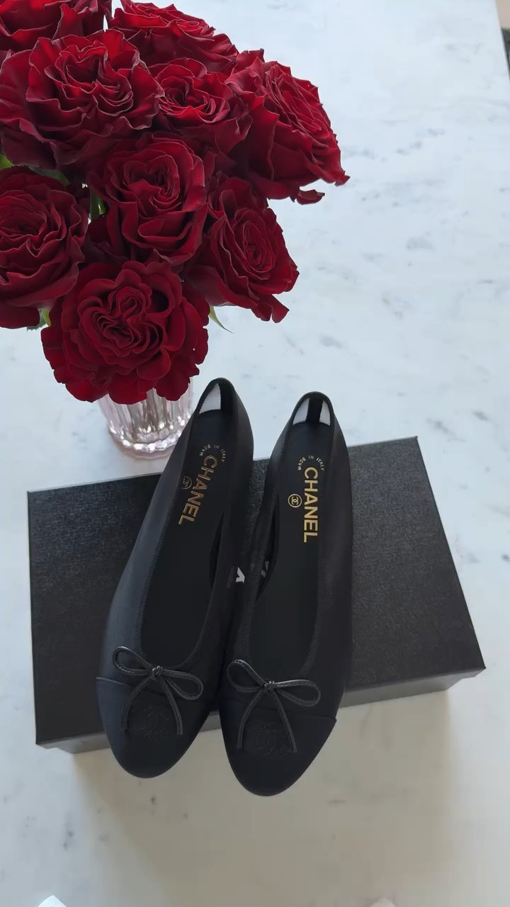 Unbox my first pair of Chanel flats with me 🌹✨


#LTKstorytime #LTKdayinmylife #LTKValentine